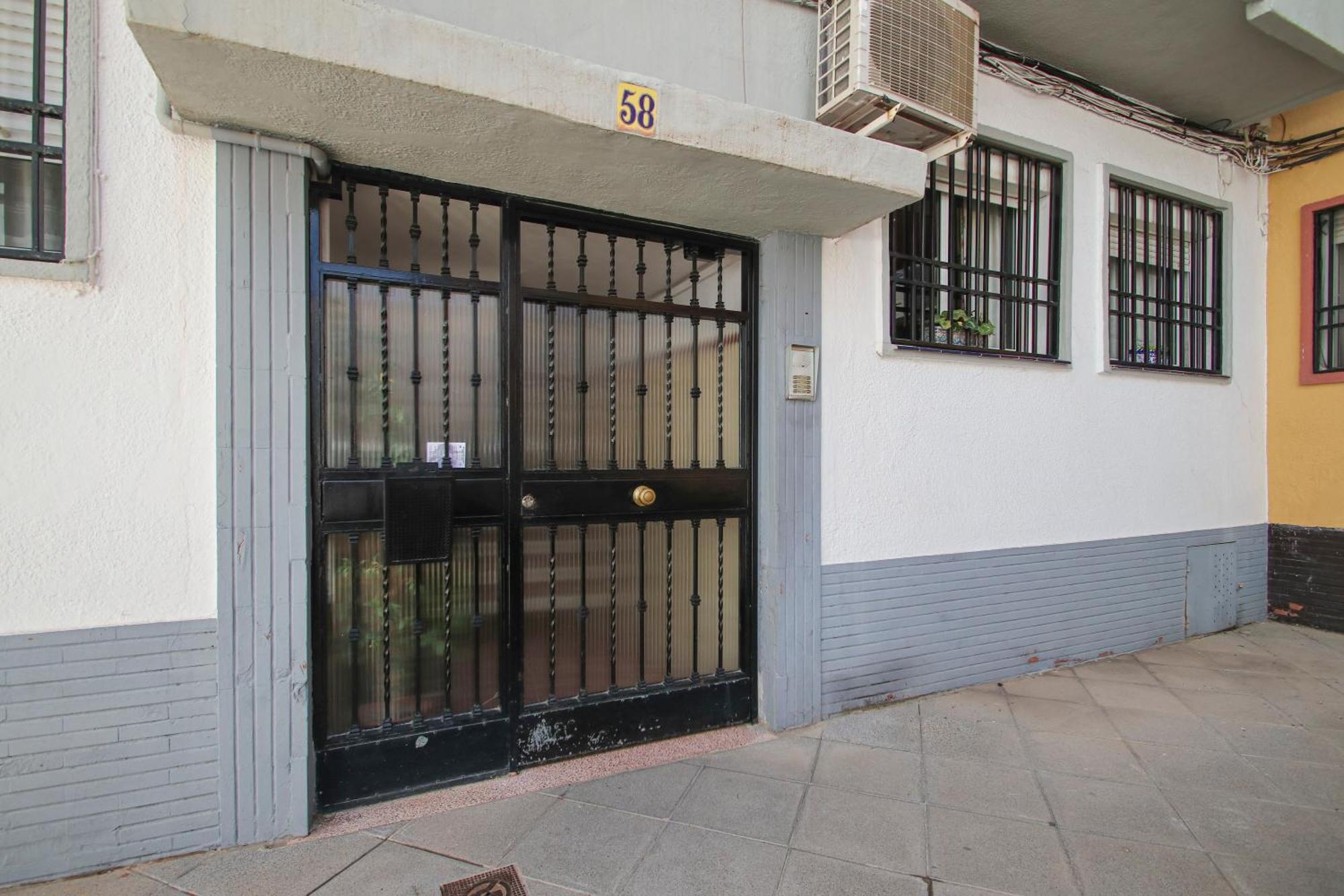 Spacious 2 Bedroom Apt In The Heart Of Triana Seville Exterior photo
